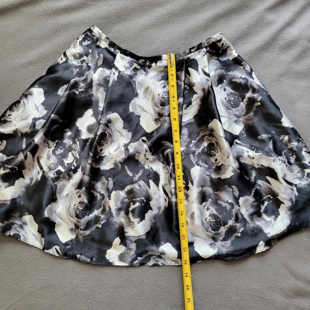Blondie Nites by Stacy Skylar Skirt Womens Size 8 Floral Black ALine Pleated - Picture 4 of 8